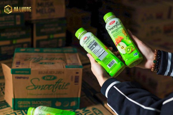 Nước sinh tố trái cây OKF Green Smoothie (Táo, xoài, kiwi) chai 500ml