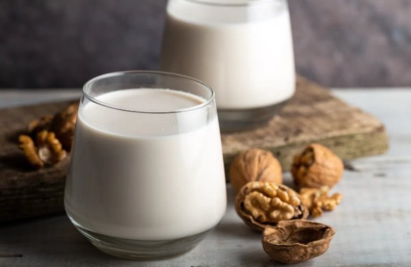 Thời điểm uống sữa óc chó trong ngày để tối ưu hiệu quả kiểm soát cân nặng?